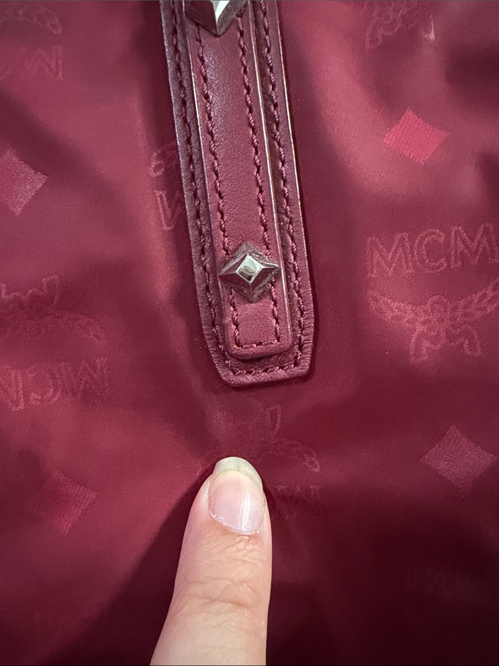 MCM Burgundy Logo-Print nylon Tote - Picture 4 of 10